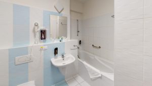3D prehliadky Izba-212-Wellness-Hotel-Patince-Bathroom