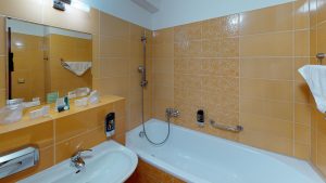 3D prehliadky Izba-221-Wellness-Hotel-Patince-Bathroom
